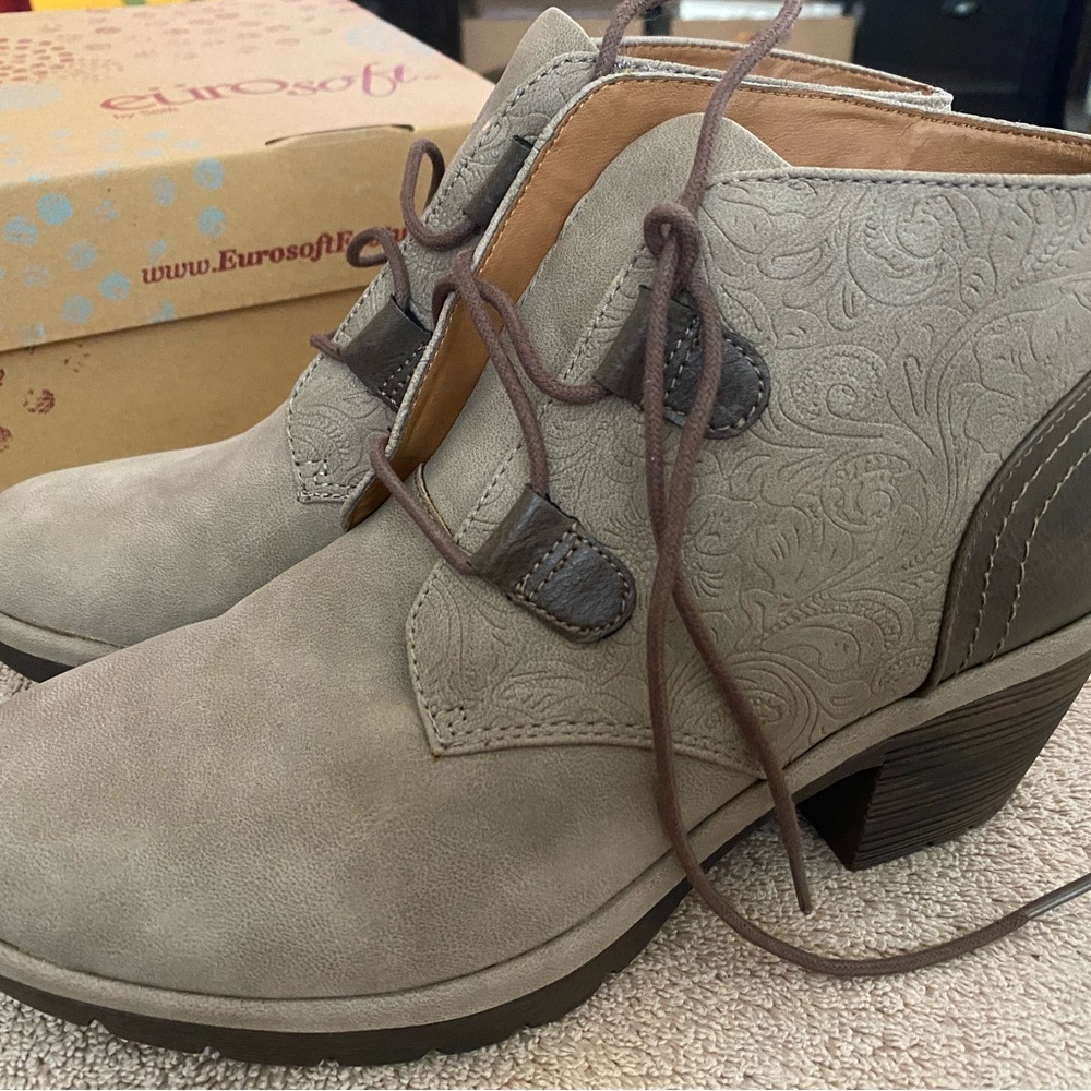 Euro Soft by Sofft Gray Ankle Boots